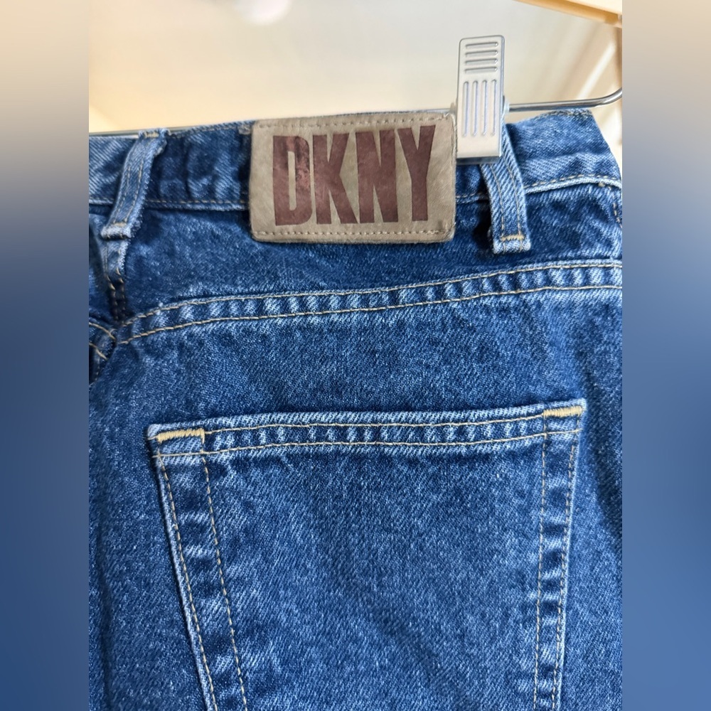 Vintage NWT DKNY Women’s 100% Cotton Blue Denim Jeans Size 4 Pencil Fit